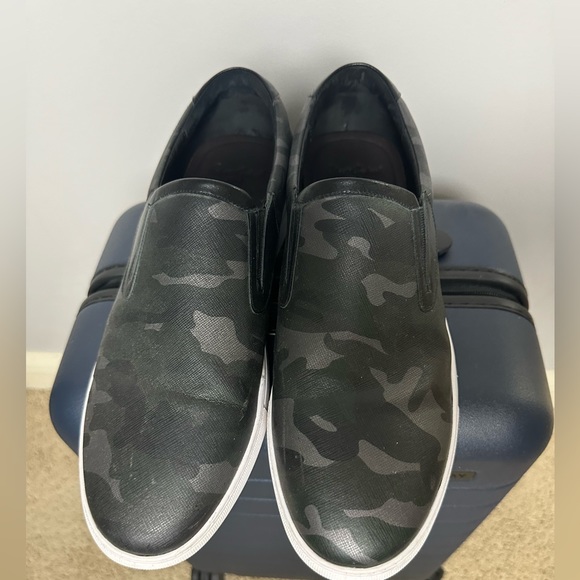 Robert Graham camo slip ons - Picture 4 of 8